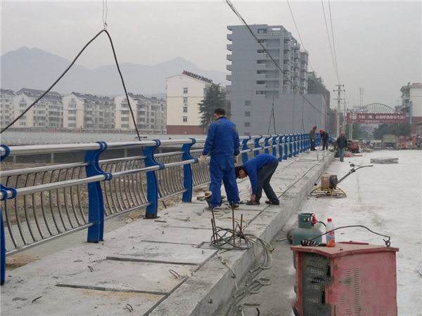 海东不锈钢桥梁护栏近期市场价格分析